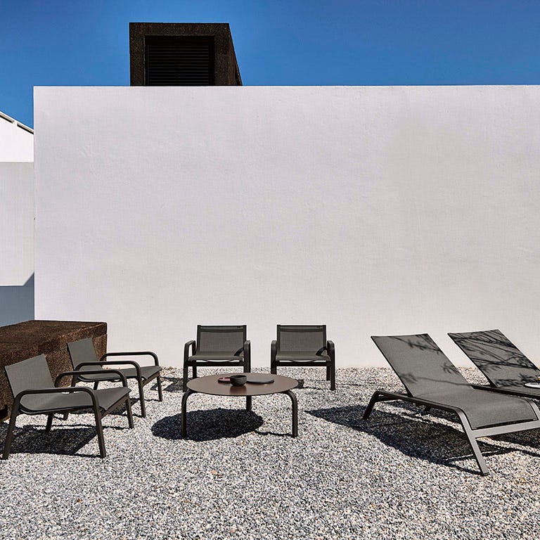 Stack Outdoor Lounge Chair by Gandiablasco