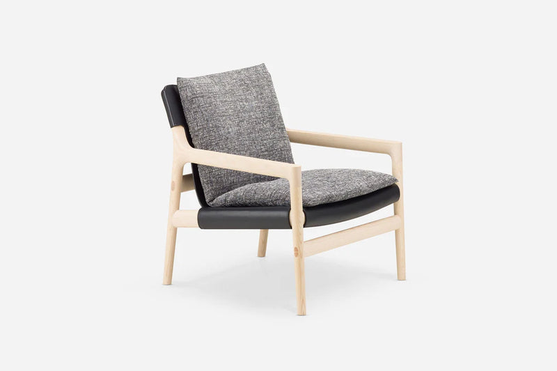 Sela Lounge Chair, Narrow Arms by De La Espada