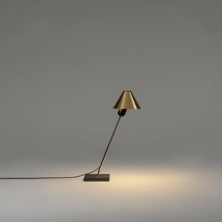 Gira Table Lamp by Santa & Cole