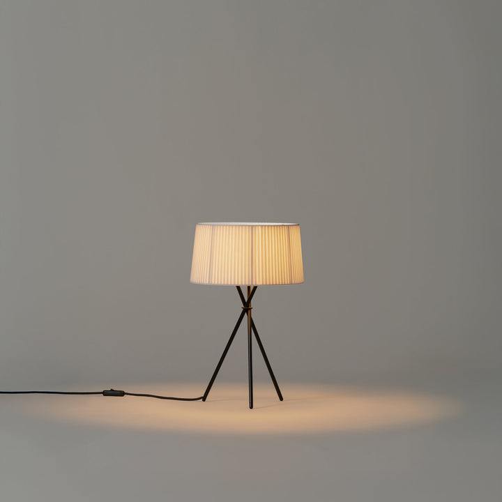 Trípode M3 Table Lamp by Santa & Cole