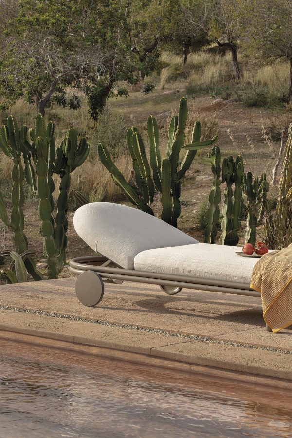 Cask Outdoor Chaise Longue With Wheels by Expormim