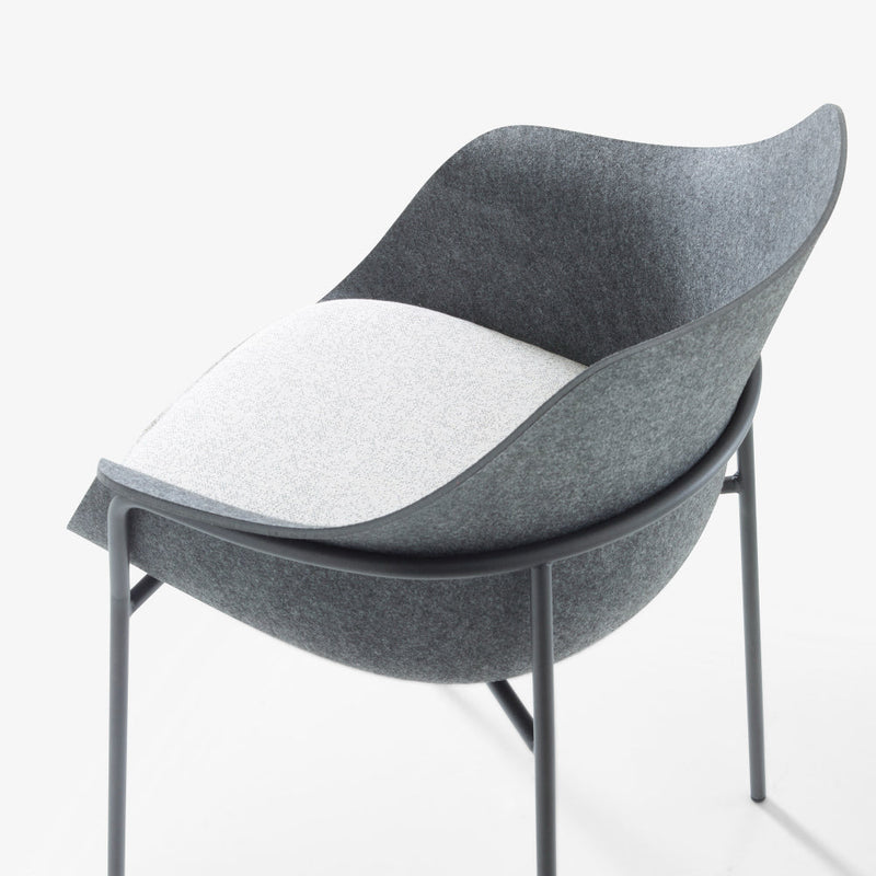 Ettoriano Carver Chair Anthracite Metal Base by Ligne Roset - Additional Image - 2