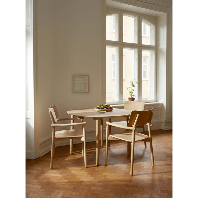 Hven Dining Table hveta110 by Fritz Hansen - Additional Image - 5