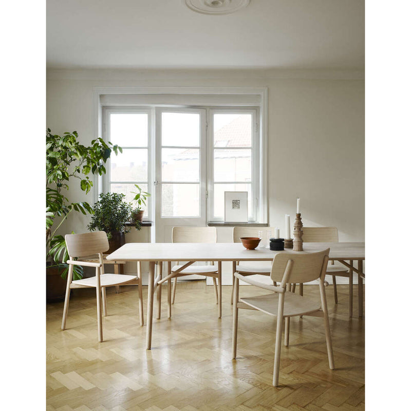 Hven Dining Table hveta260 by Fritz Hansen - Additional Image - 1