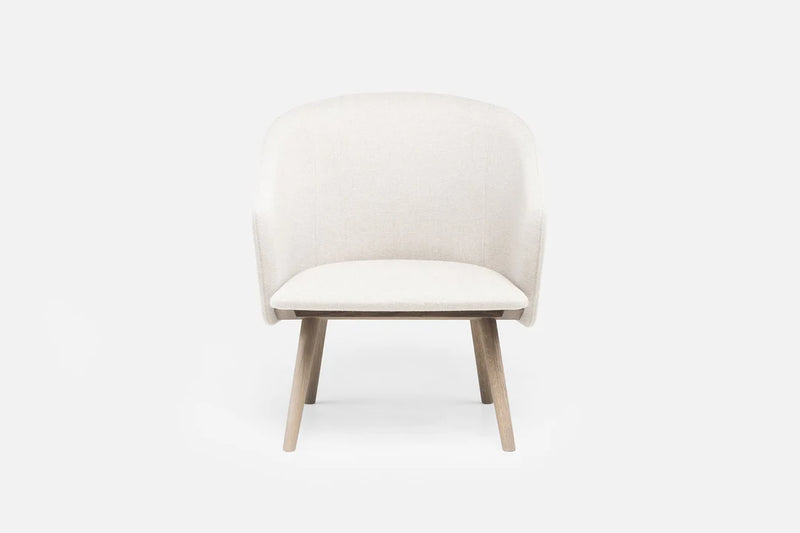 Saia Lounge Chair by De La Espada