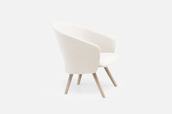 Saia Lounge Chair by De La Espada