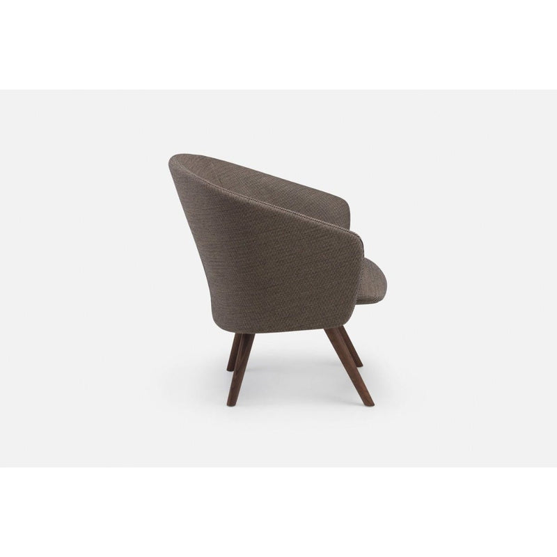 Saia Lounge Chair by De La Espada