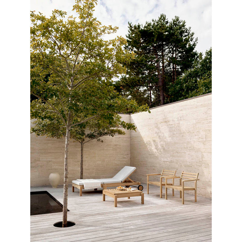 AH601 Outdoor Lounge Chair by Carl Hansen & Son - Additional Image - 4