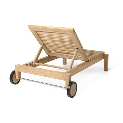 AH604 Outdoor Lounger by Carl Hansen & Son - Additional Image - 2