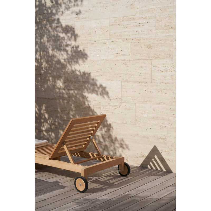 AH604 Outdoor Lounger by Carl Hansen & Son - Additional Image - 5