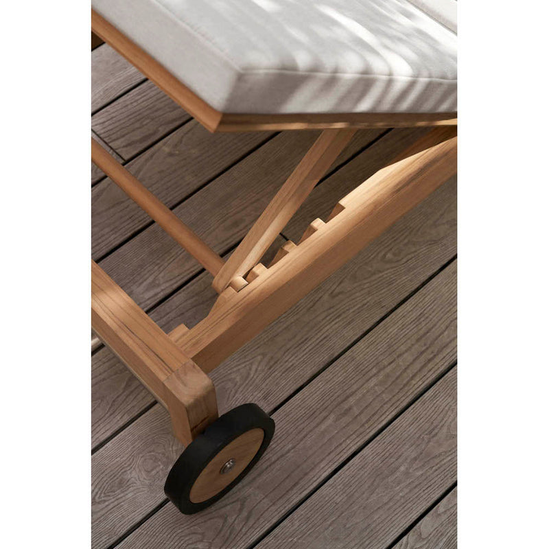 AH604 Outdoor Lounger by Carl Hansen & Son - Additional Image - 6