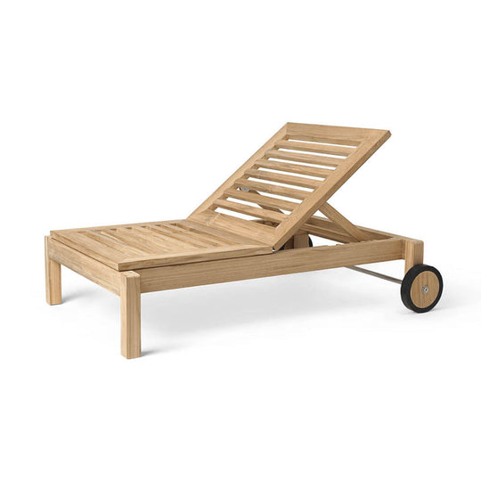 AH604 Outdoor Lounger by Carl Hansen & Son