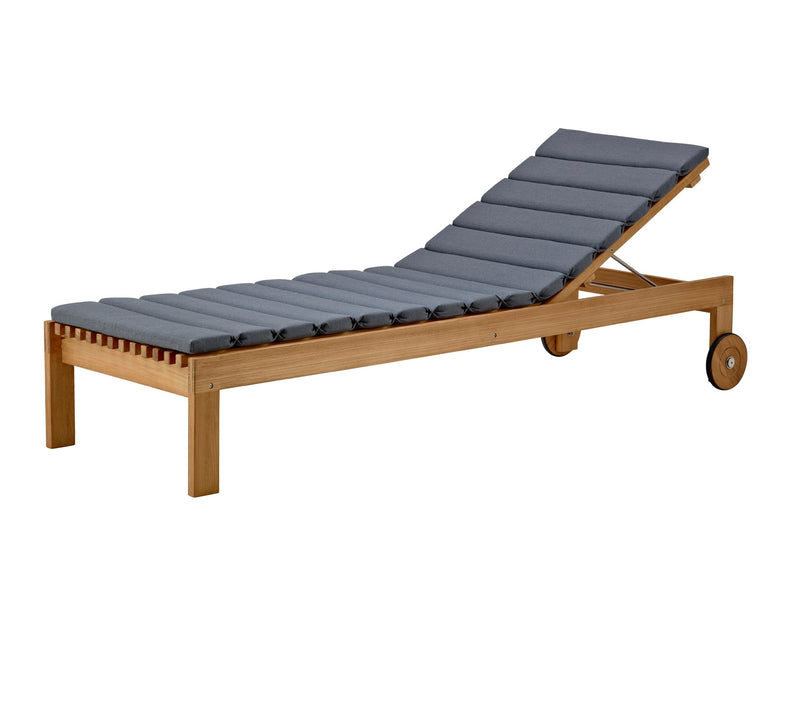 Amaze Outdoor Sunbed by Cane-line