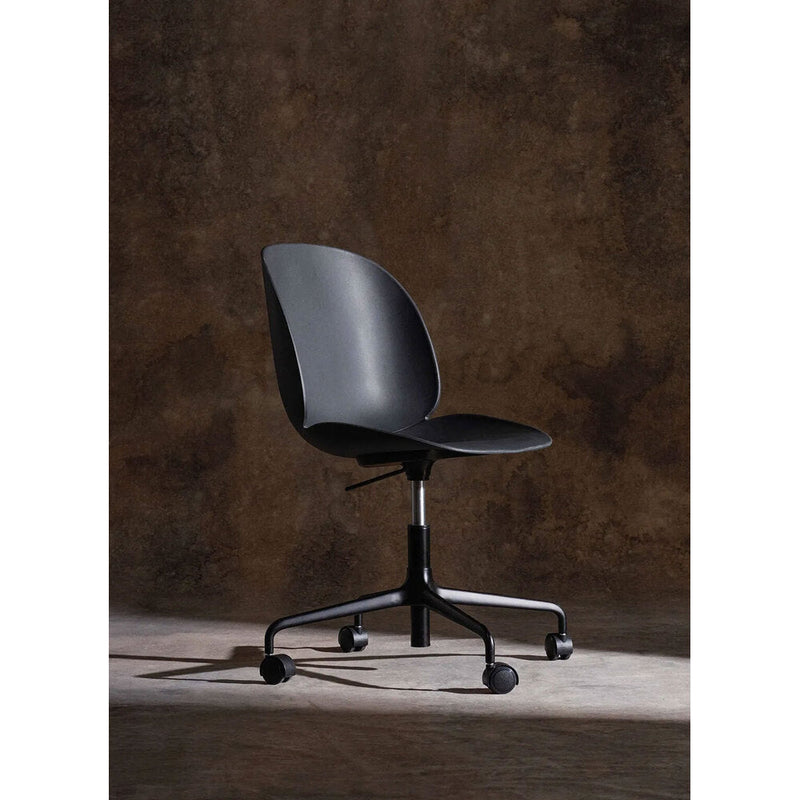 Beetle Meeting Chair Un-Upholstered, 4-star Base with Castors by Gubi