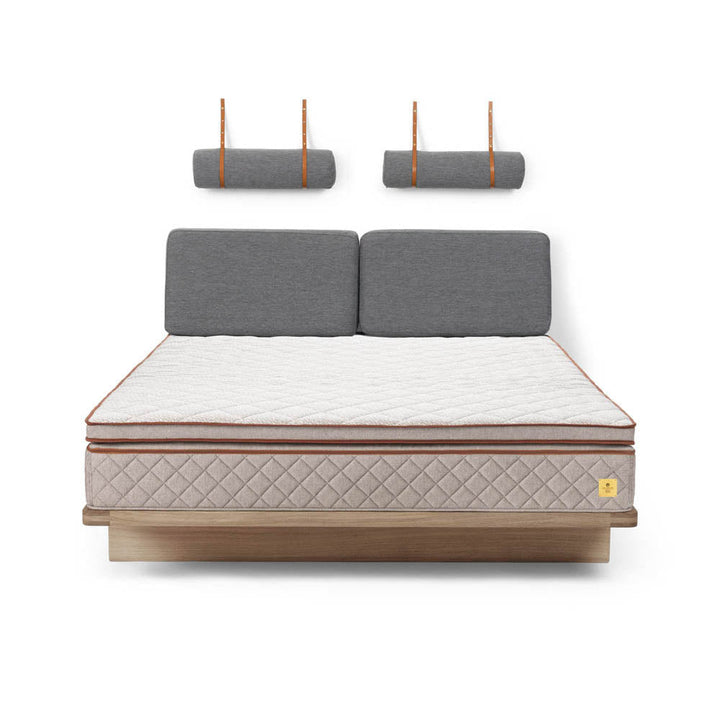 BM0555 Bed End to wall by Carl Hansen & Son