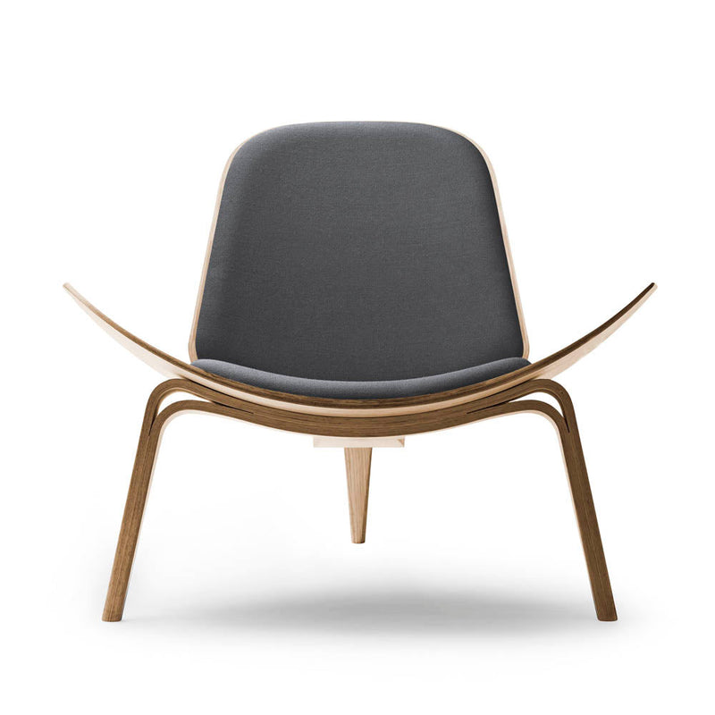 CH07 Shell Chair by Carl Hansen & Son - Additional Image - 3