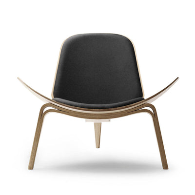 CH07 Shell Chair by Carl Hansen & Son - Additional Image - 5
