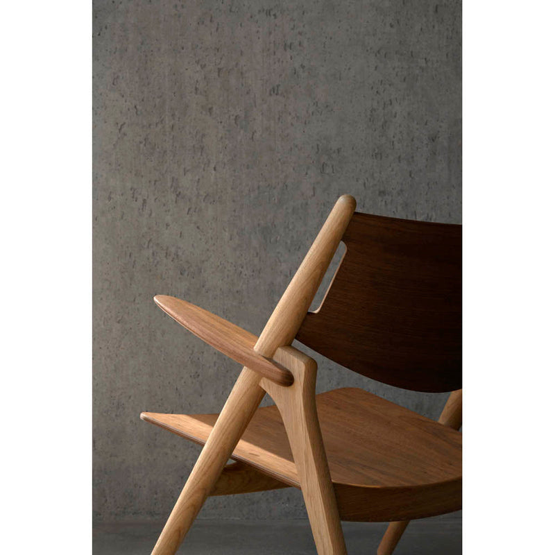 CH28P Lounge Chair by Carl Hansen & Son - Additional Image - 8