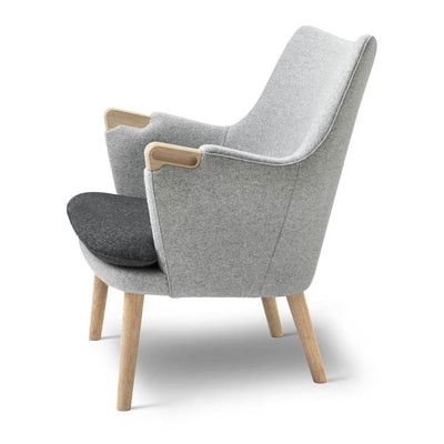 CH71 Lounge Chair by Carl Hansen & Son - Additional Image - 2