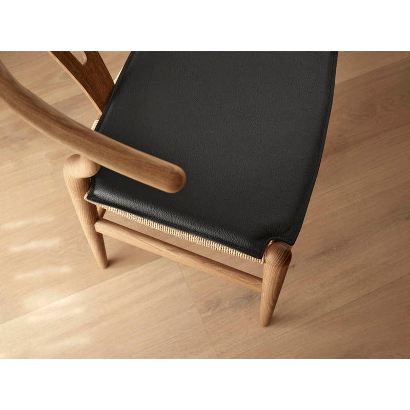 CU CH24 Cushion for the Wishbone Chair by Carl Hansen & Son - Additional Image - 10