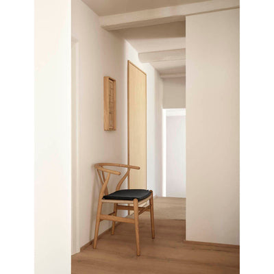 CU CH24 Cushion for the Wishbone Chair by Carl Hansen & Son - Additional Image - 13