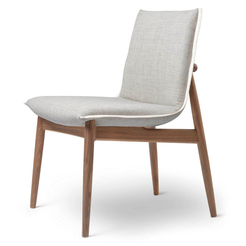 E004 Embrace Chair by Carl Hansen & Son - Additional Image - 4