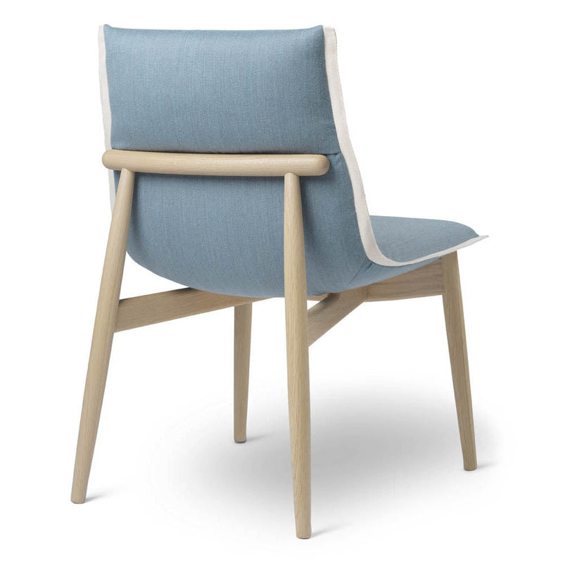 E004 Embrace Chair by Carl Hansen & Son - Additional Image - 6