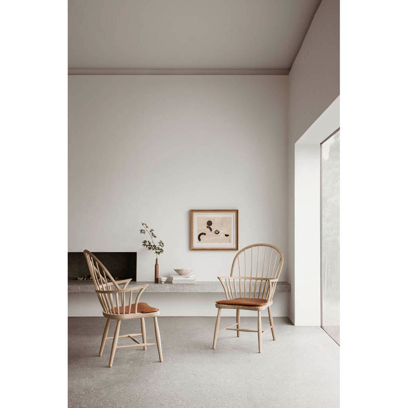 FH38 Windsor Chair by Carl Hansen & Son - Additional Image - 9