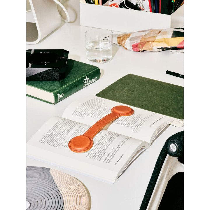 Notary Page Holder by Santa & Cole