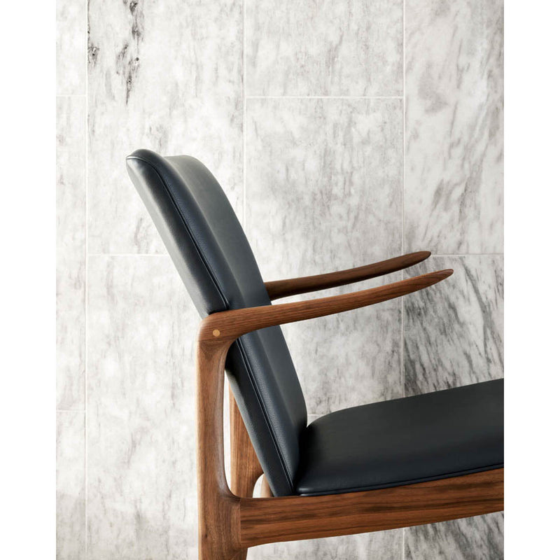 OW124 Beak Chair by Carl Hansen & Son - Additional Image - 13