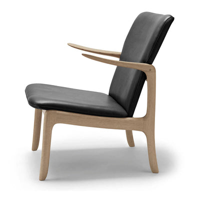 OW124 Beak Chair by Carl Hansen & Son - Additional Image - 4