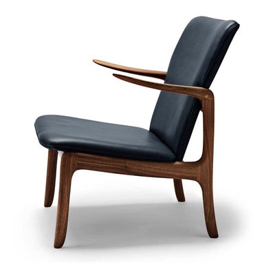 OW124 Beak Chair by Carl Hansen & Son - Additional Image - 7