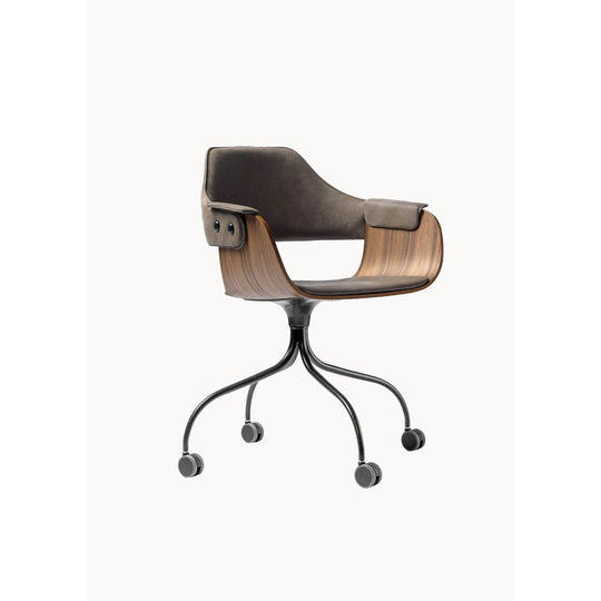 Showtime Chair - Wheels by Barcelona Design